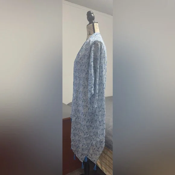 The Met Store Metropolitian Museum of art Blue & White Qing Floral Cover-Up - Picture 8 of 10